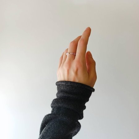 Каблучка з натурального циркону (лавандовий)+бусина кольору золото гіпоалерген.сплав d-3мм 15-18р-р на резинці